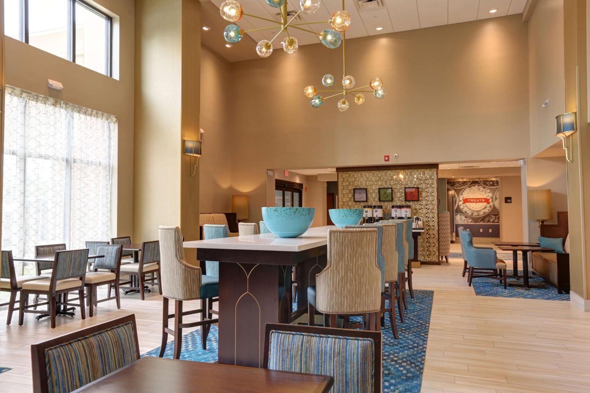 Hampton & By Hilton Busch Gardens Area Hotel 3*