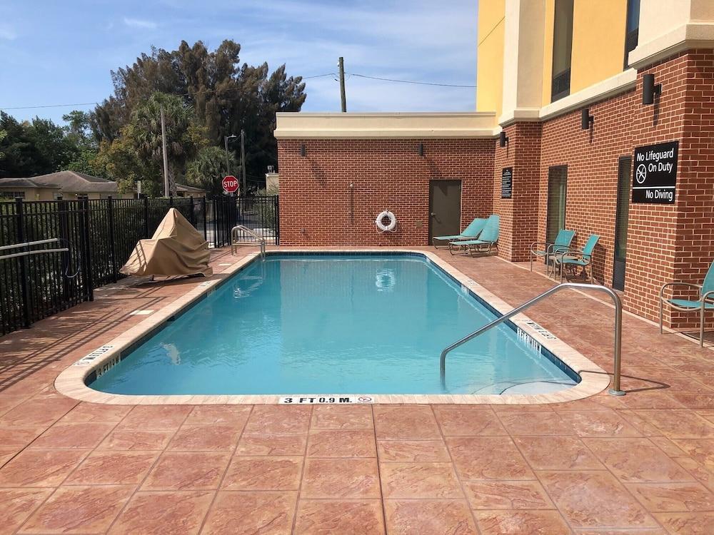 Hotel Hampton & By Hilton Busch Gardens Area 3*